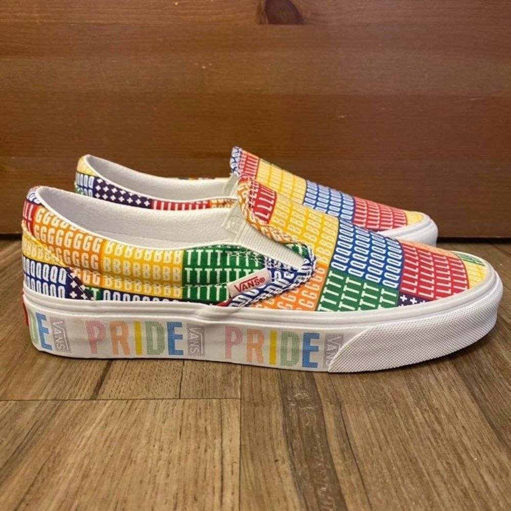 🌈NEW🌈 VANS SLIP ON “PRIDE / LGBTQ+”